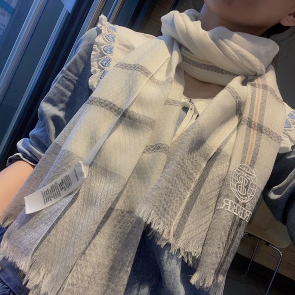 Women's Burberry water-soluble cashmere simple scarf Size: 95 * 190CM